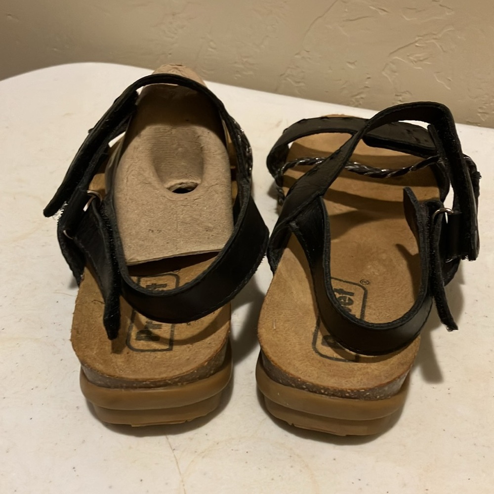 EUC Women’s Propet 7W Black Sandals
From QVC Current Propet Stock Lightly Worn - Picture 2 of 5